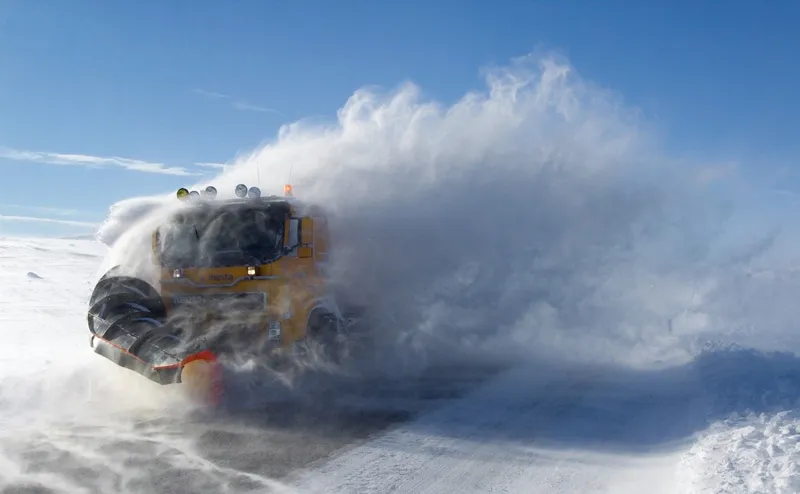 Winterdienst – Mit den richtigen Maschinen sicher durch Schnee und Eis